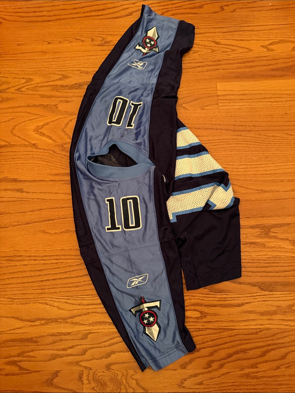 Reebok NFL Navy and Light Blue Tennessee Titans Football Jersey #10 Young Size M - Picture 10 of 11